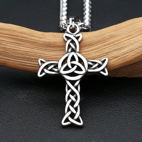 Collana con ciondolo croce