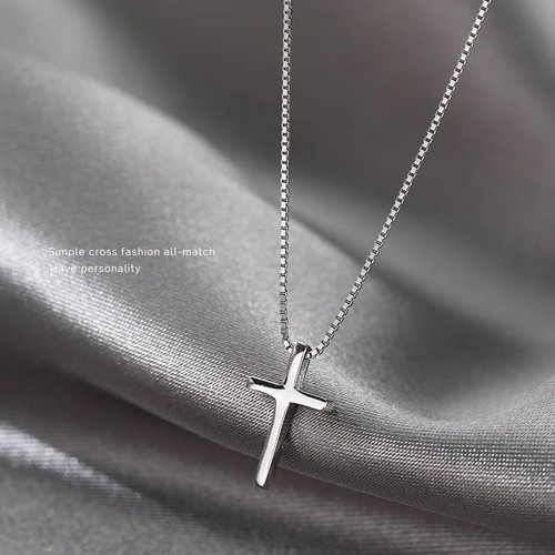 Collana con ciondolo croce
