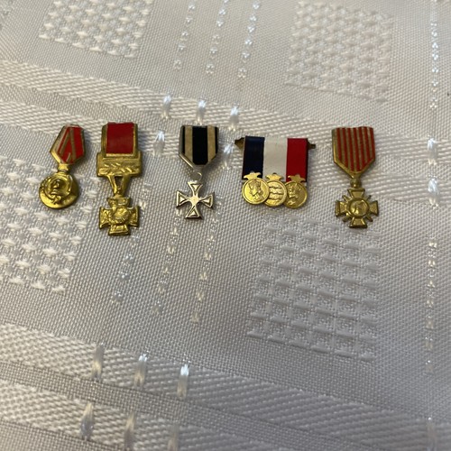 Miniature medals set includes - miniature,